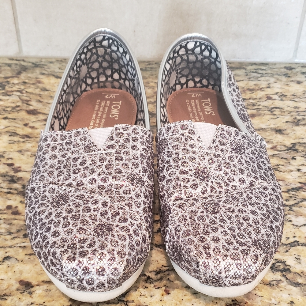 Toms - Picture 3 of 8